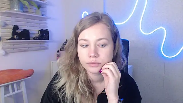 Snapshot of holly_xglam chatting on February 2025 07:29:01 AM holly xglam online show from February 2025 07:29:01 AM