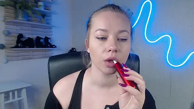 Snapshot of holly_xglam chatting on February 2025 03:23:02 AM holly xglam online show from February 2025 03:23:02 AM