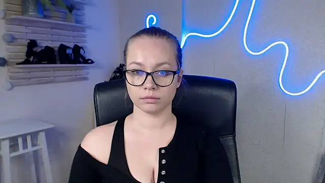 Snapshot of holly_xglam chatting on February 2025 06:28:01 AM holly xglam online show from February 2025 06:28:01 AM