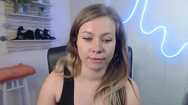 Snapshot of holly_xglam chatting on February 2025 06:37:01 AM holly xglam online show from February 2025 06:37:01 AM