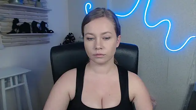 Snapshot of holly_xglam chatting on February 2025 03:25:01 AM holly xglam online show from February 2025 03:25:01 AM