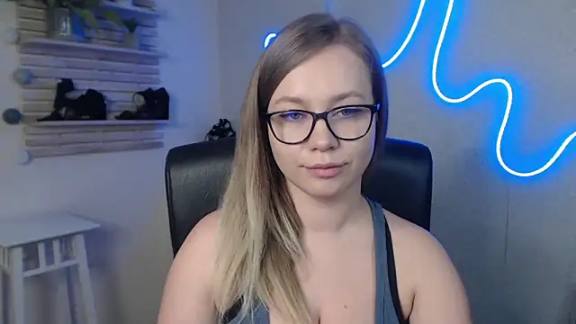 Snapshot of holly_xglam chatting on February 2025 03:15:02 AM holly xglam online show from February 2025 03:15:02 AM