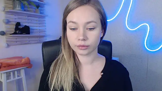 Snapshot of holly_xglam chatting on March 2025 03:20:01 AM holly xglam online show from March 2025 03:20:01 AM