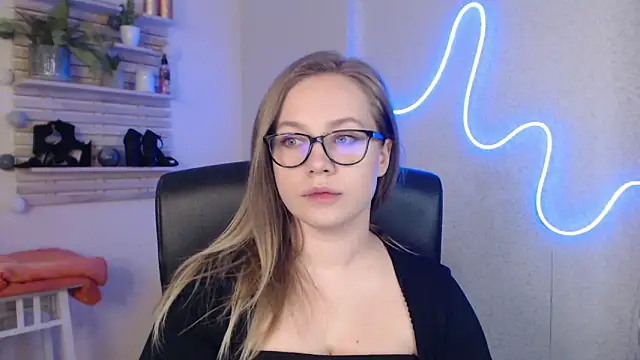 Snapshot of holly_xglam chatting on March 2025 09:02:02 PM holly xglam online show from March 2025 09:02:02 PM