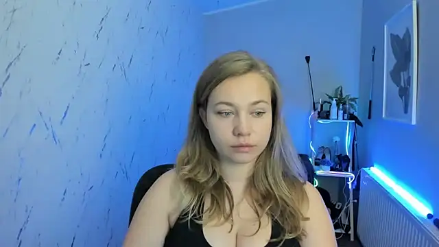Snapshot of holly_xglam chatting on September 2025 05:04:02 PM holly xglam online show from September 2025 05:04:02 PM