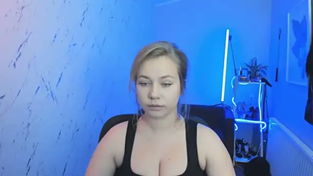 Snapshot of holly_xglam chatting on October 2025 04:51:01 PM holly xglam online show from October 2025 04:51:01 PM