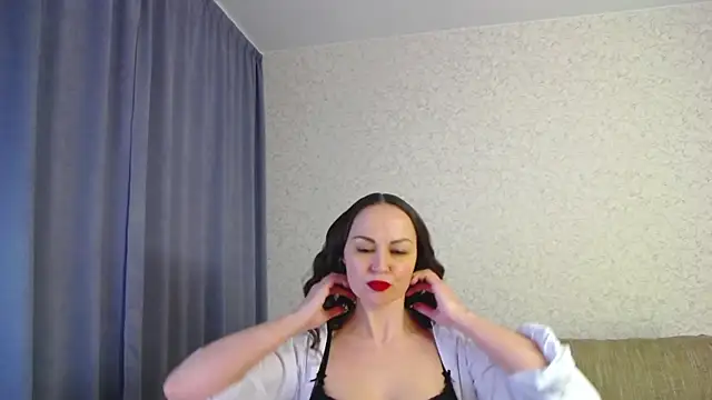 Amanda Goodwin  online show from February 2025 06:44:02 PM