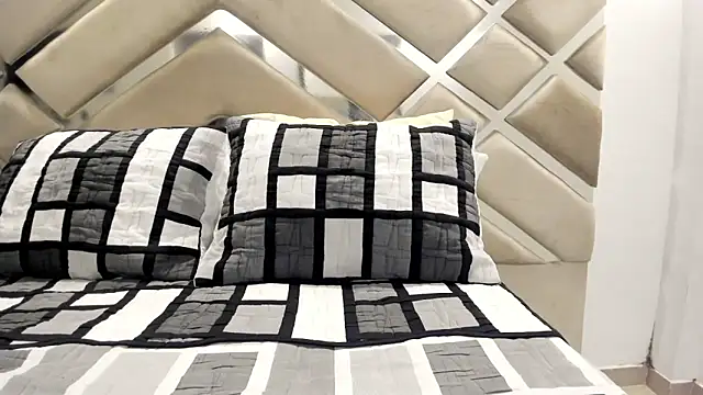 littlekittenn98 online show from October 2025 07:27:02 PM