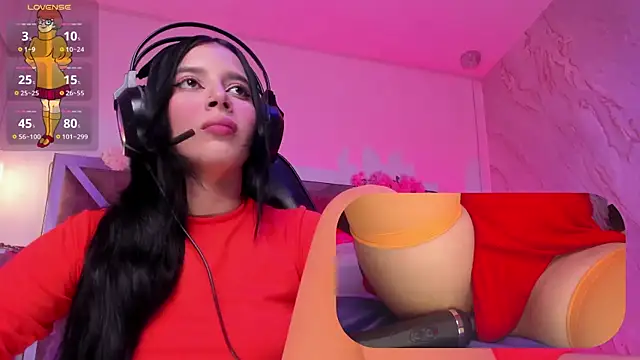 SweetieCloe  online show from November 2025 09:03:02 PM