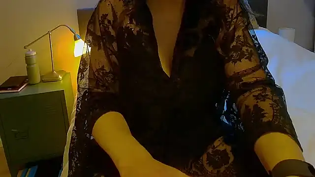 Snapshot of Ella_Next_Door chatting on January 2025 10:02:01 PM Ella Next Door online show from January 2025 10:02:01 PM
