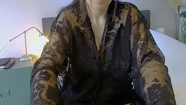 Snapshot of Ella_Next_Door chatting on January 2025 11:27:02 AM Ella Next Door online show from January 2025 11:27:02 AM