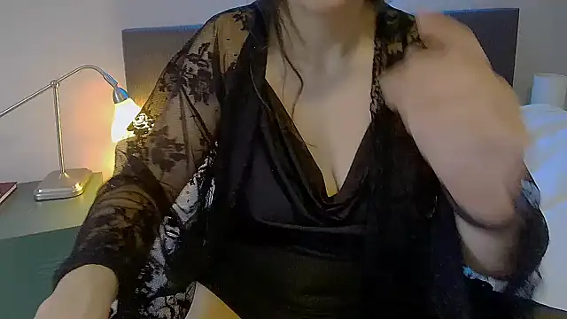 Snapshot of Ella_Next_Door chatting on January 2025 02:25:01 PM Ella Next Door online show from January 2025 02:25:01 PM