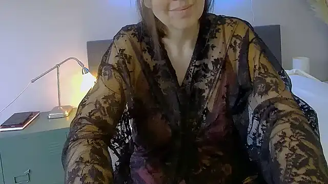 Snapshot of Ella_Next_Door chatting on January 2025 12:50:01 PM Ella Next Door online show from January 2025 12:50:01 PM