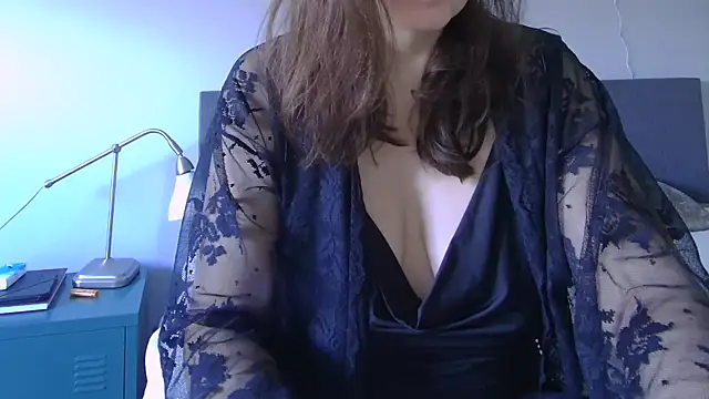 Snapshot of Ella_Next_Door chatting on February 2025 10:26:02 AM Ella Next Door online show from February 2025 10:26:02 AM