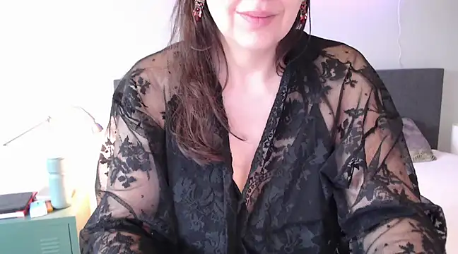 Snapshot of Ella_Next_Door chatting on February 2025 09:44:02 AM Ella Next Door online show from February 2025 09:44:02 AM