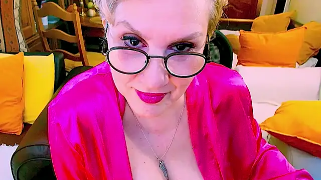Snapshot of GattonaBiondona chatting on May 2026 07:49:02 AM GattonaBiondona online show from May 2026 07:49:02 AM