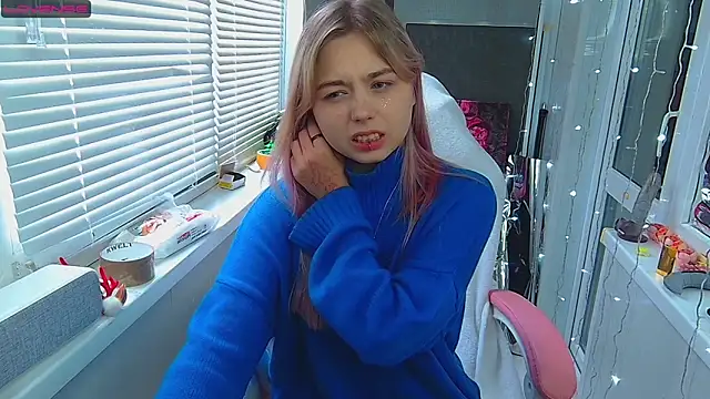 Snapshot of Olivka_Grr chatting on December 2024 07:40:02 AM Olivka Grr online show from December 2024 07:40:02 AM