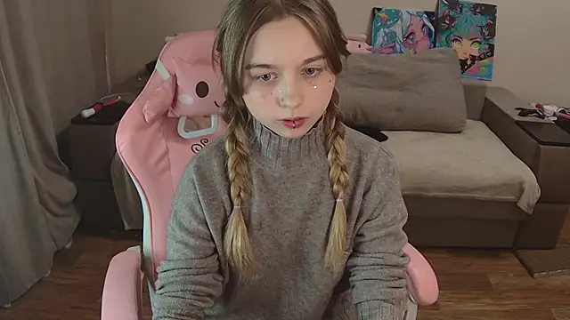 Snapshot of Olivka_Grr chatting on November 2025 03:00:02 PM Olivka Grr online show from November 2025 03:00:02 PM