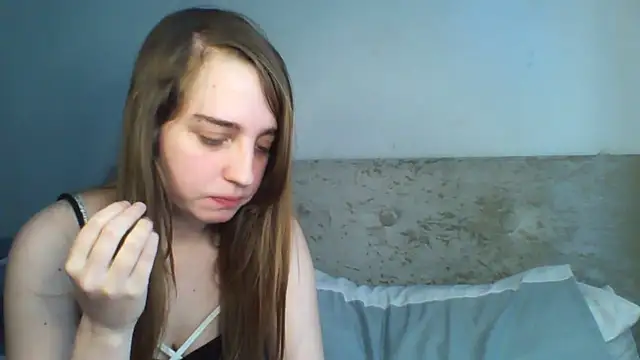 Snapshot of EvieRoseex chatting on April 2026 01:13:02 PM EvieRoseex online show from April 2026 01:13:02 PM