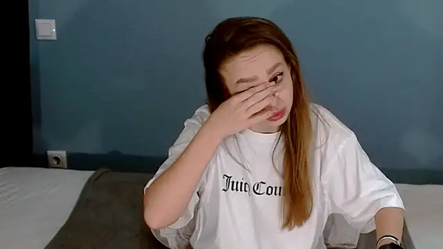 Snapshot of AnnaMaee chatting on January 2025 06:28:02 AM AnnaMaee online show from January 2025 06:28:02 AM