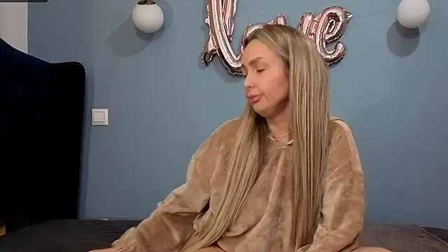 Snapshot of AnnaMaee chatting on February 2025 01:21:02 AM AnnaMaee online show from February 2025 01:21:02 AM