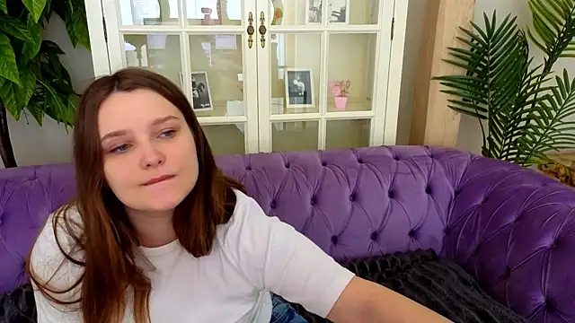 Snapshot of MagicPeachh_ chatting on May 2026 05:35:02 AM MagicPeachh online show from May 2026 05:35:02 AM