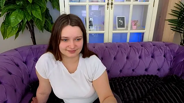 Snapshot of MagicPeachh_ chatting on May 2026 05:46:02 AM MagicPeachh online show from May 2026 05:46:02 AM