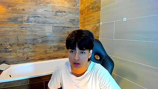 Snapshot of Bryce_Evans chatting on February 2025 08:31:01 PM Bryce Evans online show from February 2025 08:31:01 PM