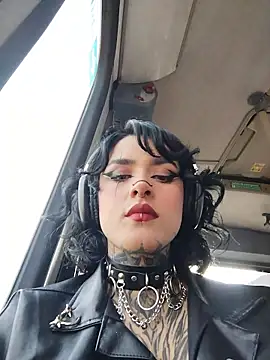 taaylor33 online show from April 2026 09:27:01 PM