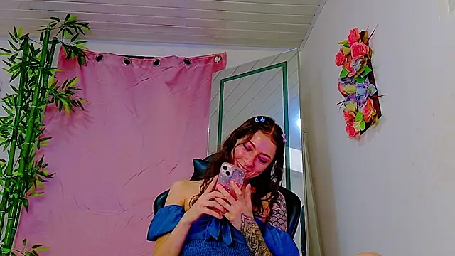 Snapshot of scarlet-jonesx chatting on May 2026 07:45:02 PM scarlet-jonesx online show from May 2026 07:45:02 PM