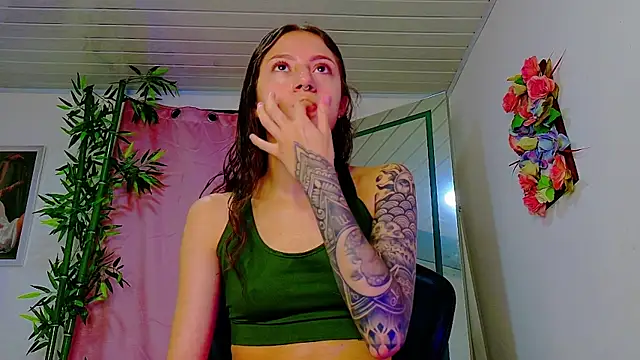 Snapshot of scarlet-jonesx chatting on May 2026 01:56:01 AM scarlet-jonesx online show from May 2026 01:56:01 AM