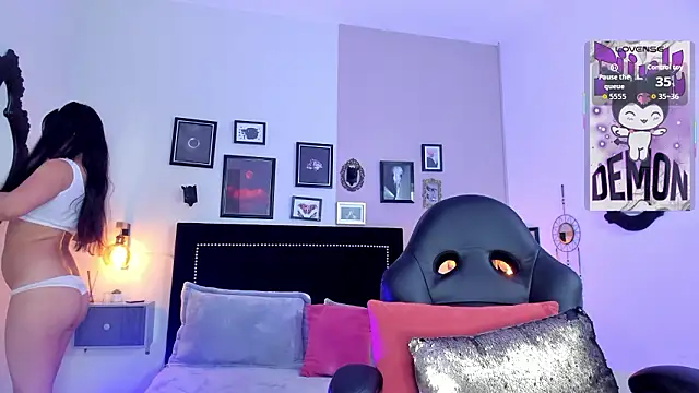 Chloe fischer  online show from February 2026 03:12:01 PM