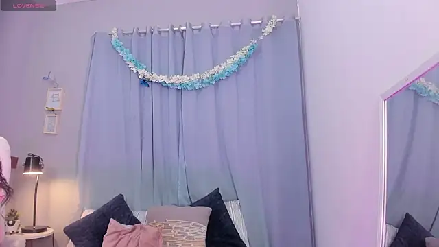 Chloe fischer  online show from April 2026 05:20:02 PM