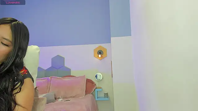 Chloe fischer  online show from April 2026 03:16:01 PM