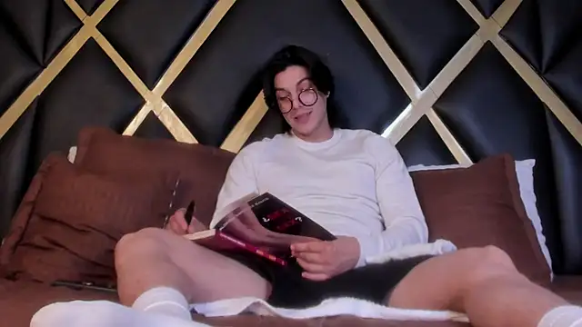 Karimferrer online show from November 2025 07:46:02 PM