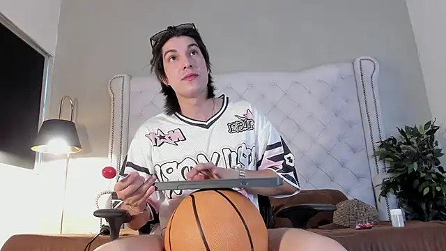 Karimferrer online show from November 2025 07:47:02 PM