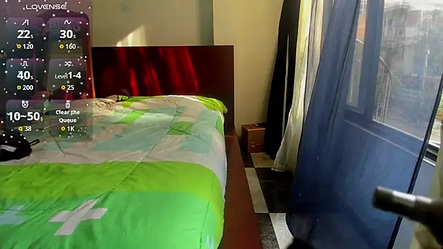 latinaStepmom online show from October 2025 08:43:02 PM