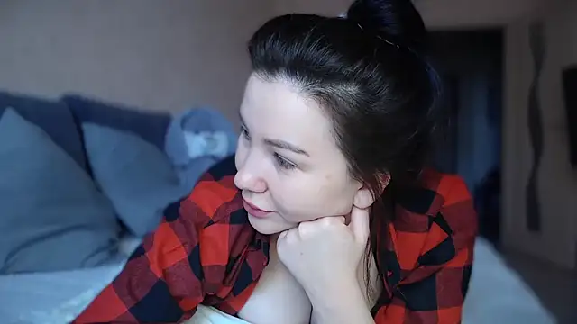 AlexaCruze online show from February 2025 02:09:02 PM