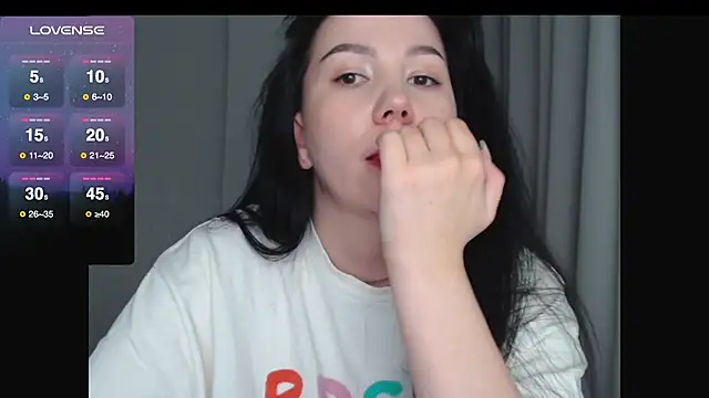 AlexaCruze online show from October 2025 07:45:01 PM