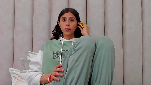 FreyaMoller online show from October 2025 06:50:02 PM