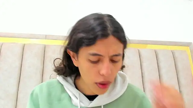 FreyaMoller online show from April 2026 07:22:01 PM