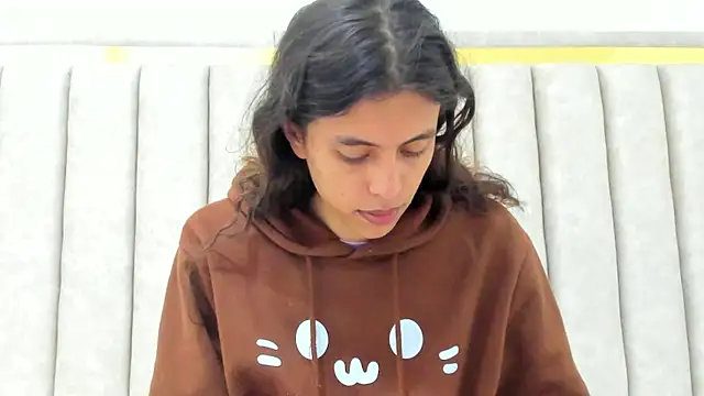 FreyaMoller online show from April 2026 07:14:01 PM