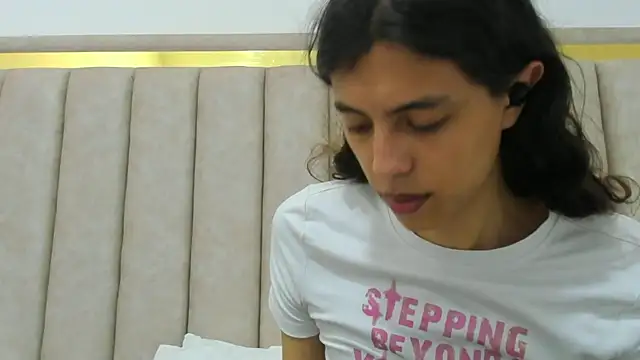 Snapshot of FreyaMoller chatting on May 2026 07:09:02 PM FreyaMoller online show from May 2026 07:09:02 PM