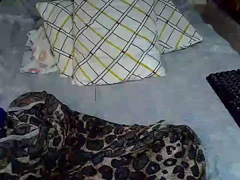 Queen petite  online show from November 2025 07:35:02 PM