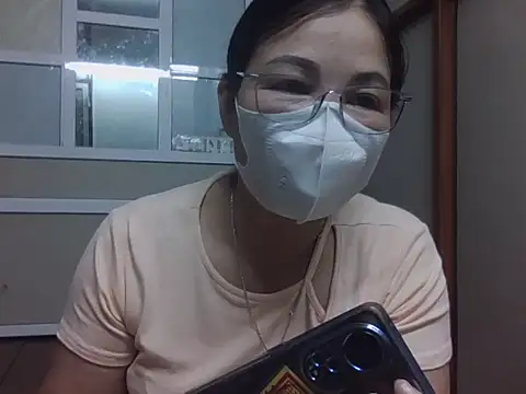 Snapshot of MaiHuong77 chatting on October 2025 10:59:02 AM MaiHuong77 online show from October 2025 10:59:02 AM
