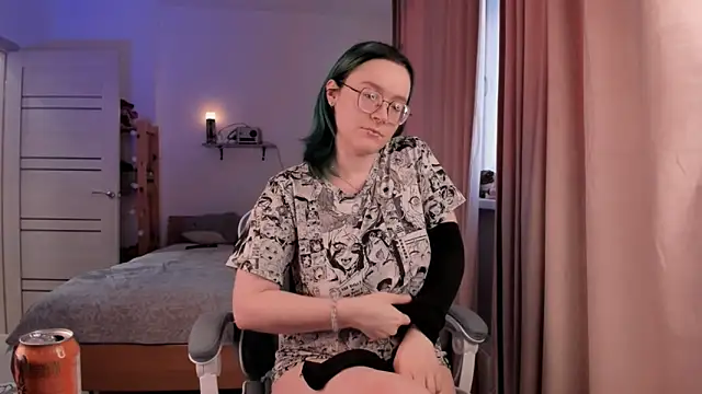 alisahug online show from November 2025 10:54:01 AM