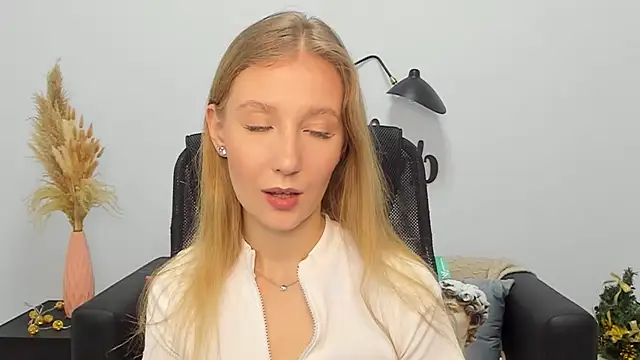 Snapshot of LolaWilsons chatting on December 2024 01:36:02 PM LolaWilsons online show from December 2024 01:36:02 PM