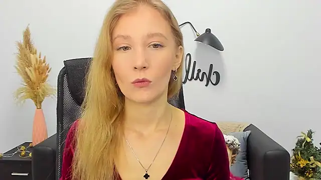 Snapshot of LolaWilsons chatting on January 2025 07:09:02 AM LolaWilsons online show from January 2025 07:09:02 AM