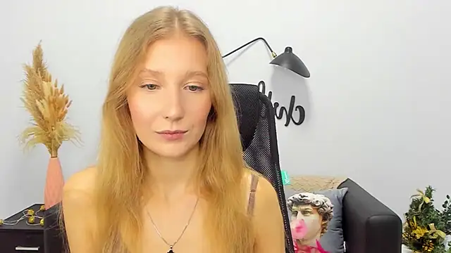 Snapshot of LolaWilsons chatting on January 2025 01:45:02 PM LolaWilsons online show from January 2025 01:45:02 PM