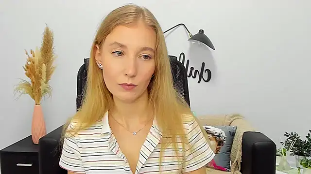 Snapshot of LolaWilsons chatting on January 2025 11:23:02 AM LolaWilsons online show from January 2025 11:23:02 AM